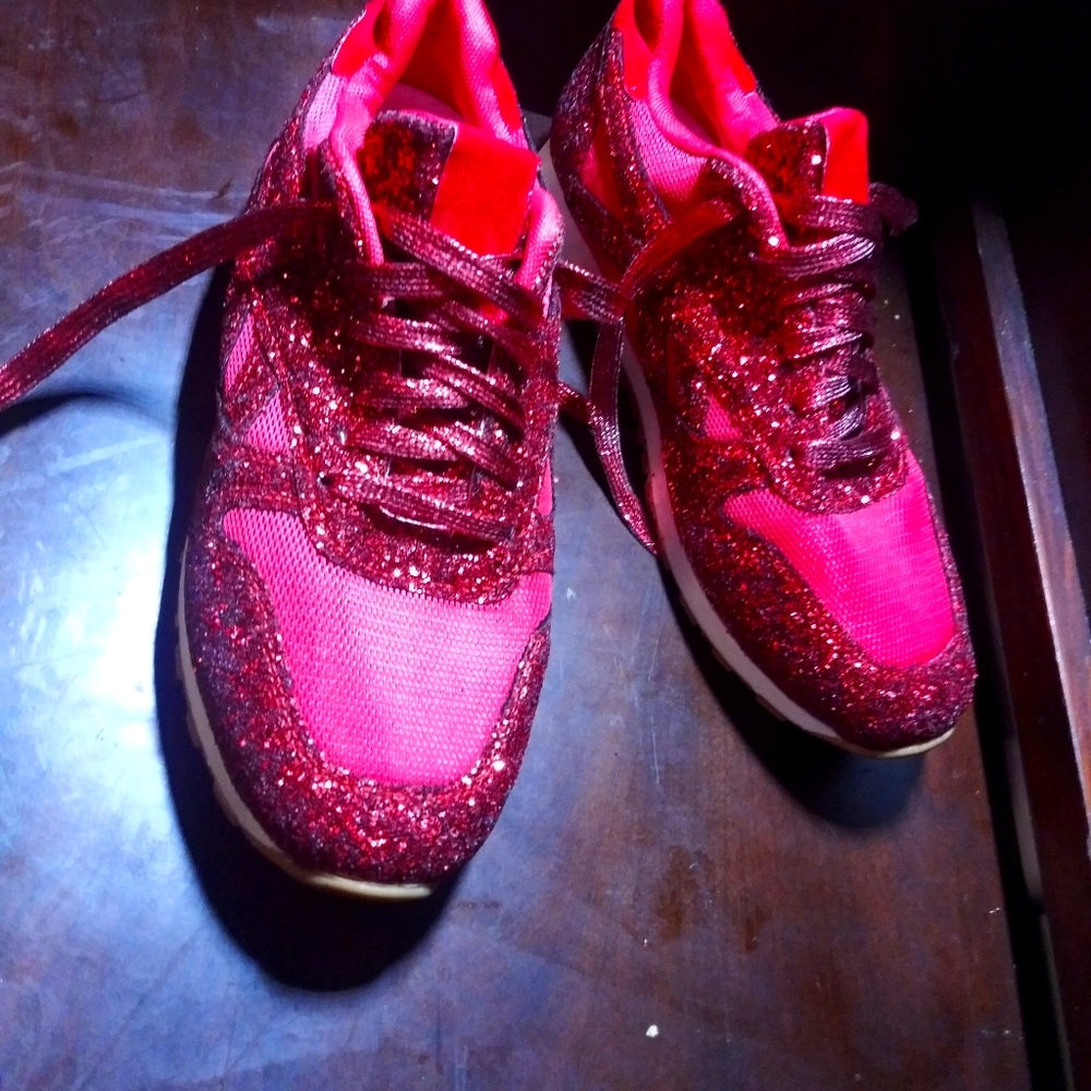 Women's tennis shoes